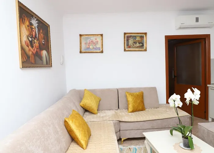 Downtown Apartment 2